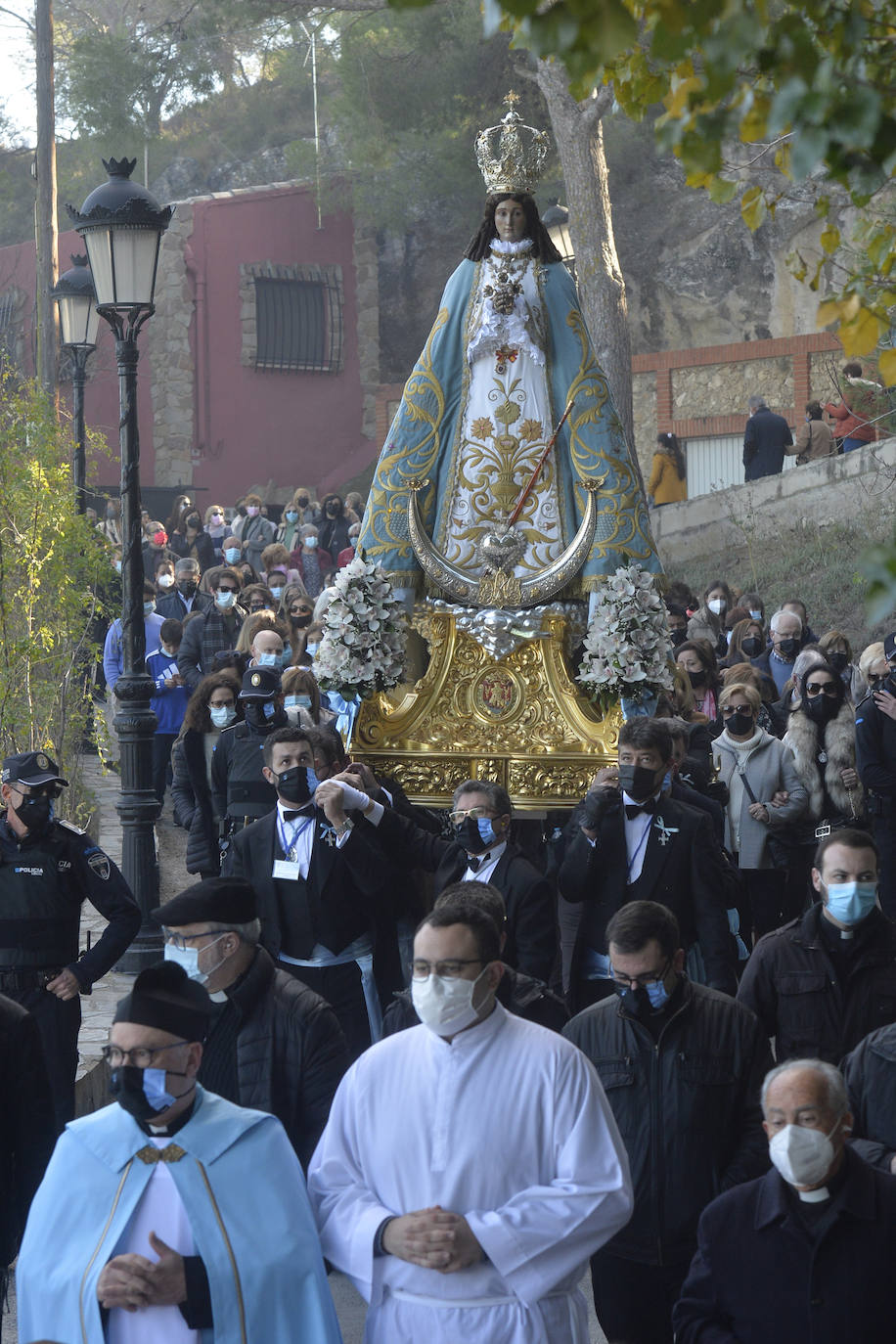 Fotos: Bajada de la Virgen del Castillo en Yecla entre pólvora y repiques de campanas