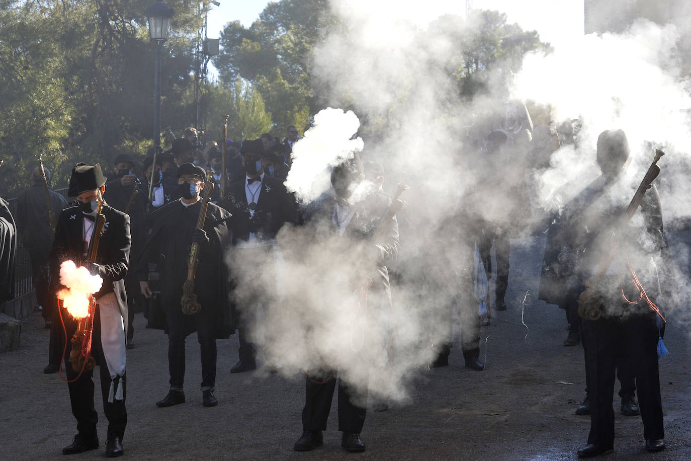 Fotos: Bajada de la Virgen del Castillo en Yecla entre pólvora y repiques de campanas