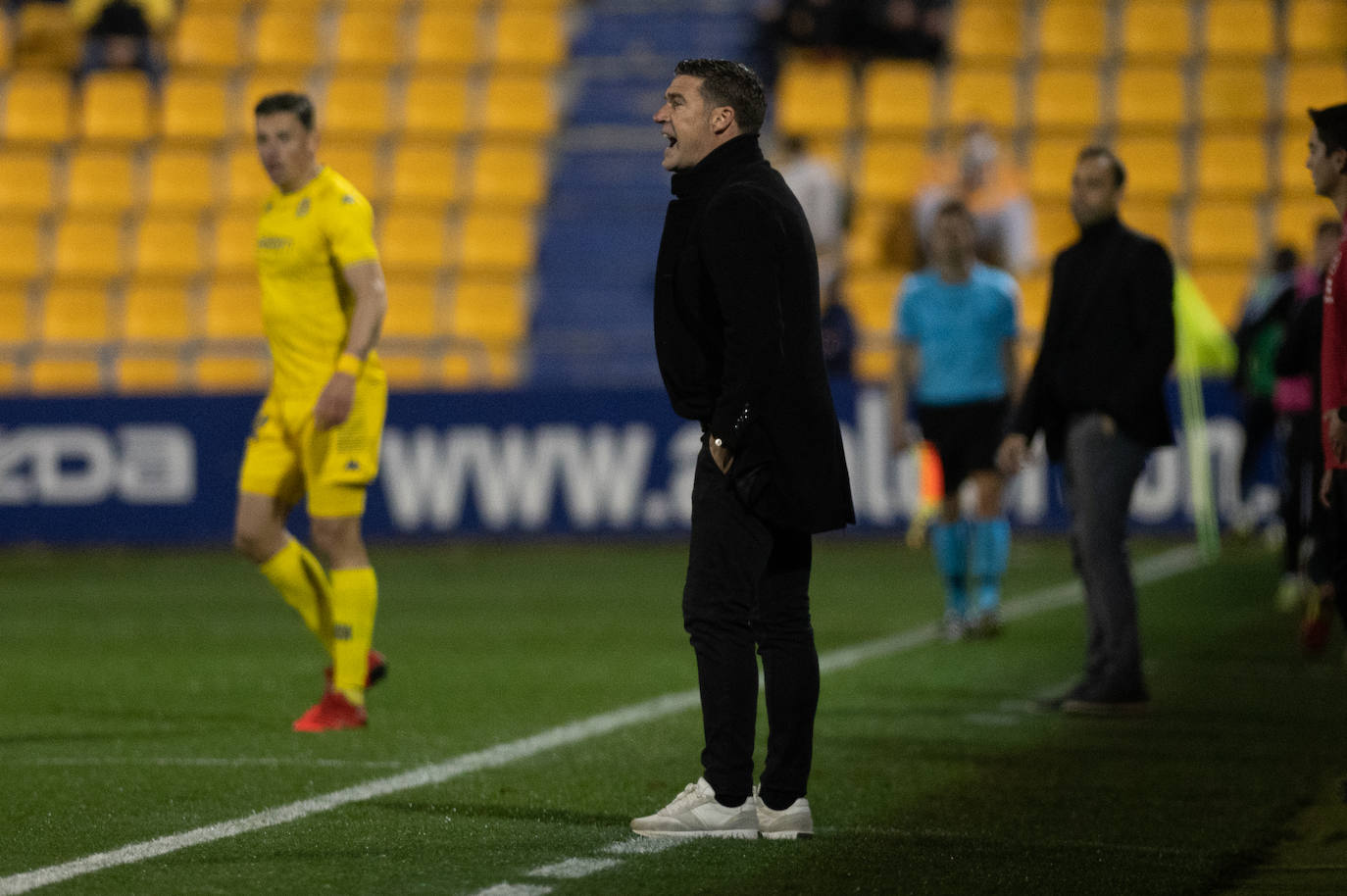 Fotos: El Cartagena también tropieza en el campo del colista