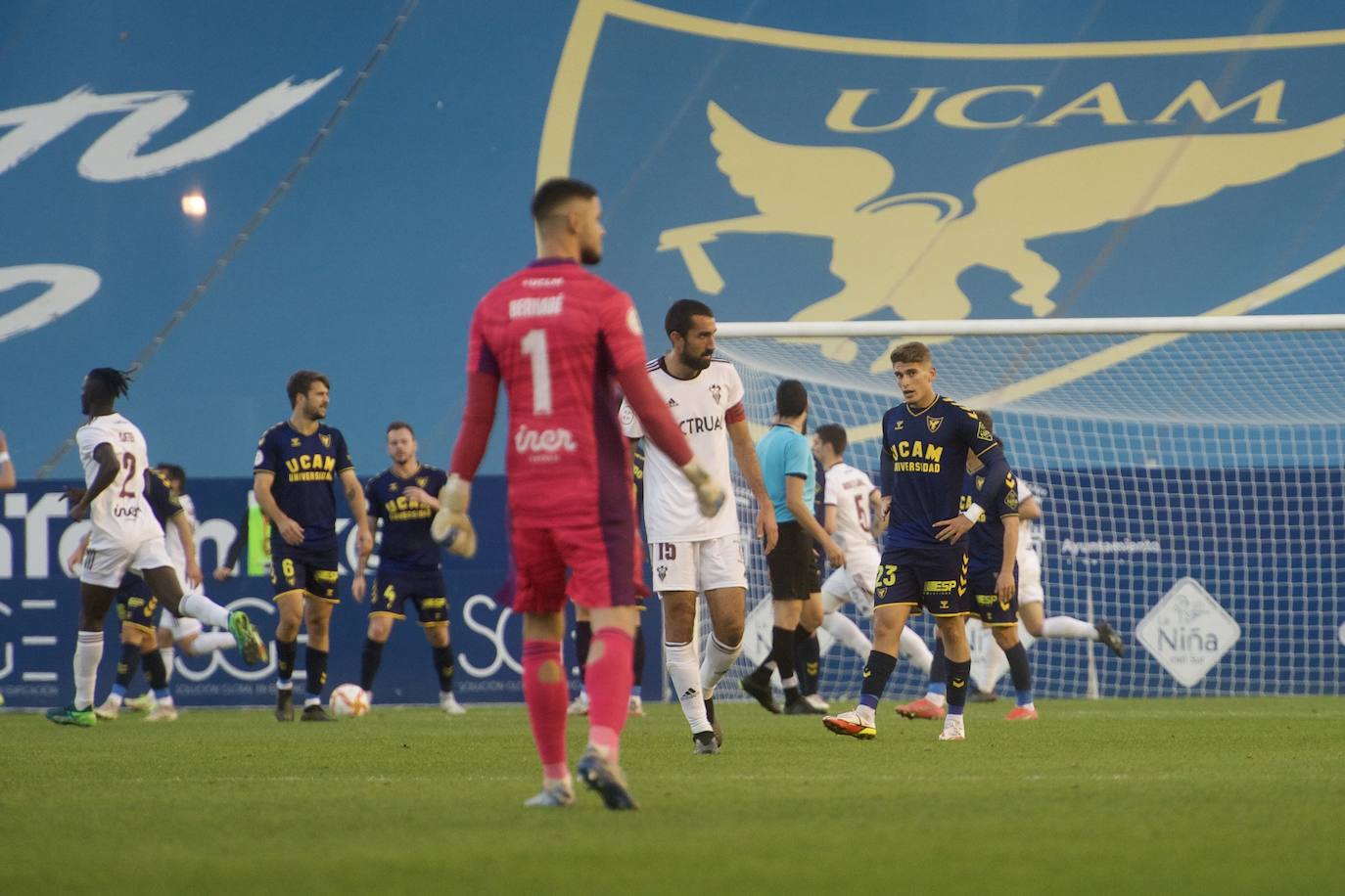 Fotos: La derrota del UCAM CF frente al Albacete Balompié, en imágenes