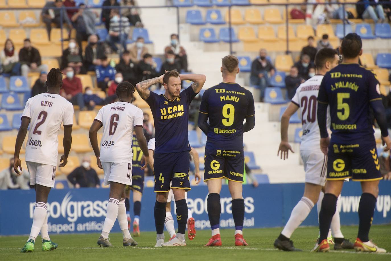 Fotos: La derrota del UCAM CF frente al Albacete Balompié, en imágenes