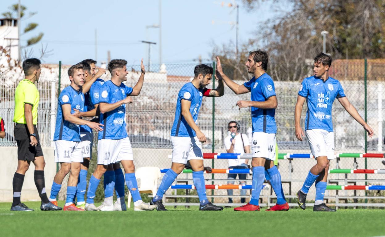 Los jugadores del Mar Menor celebran uno de los goles del partido contra el Pulpileño.