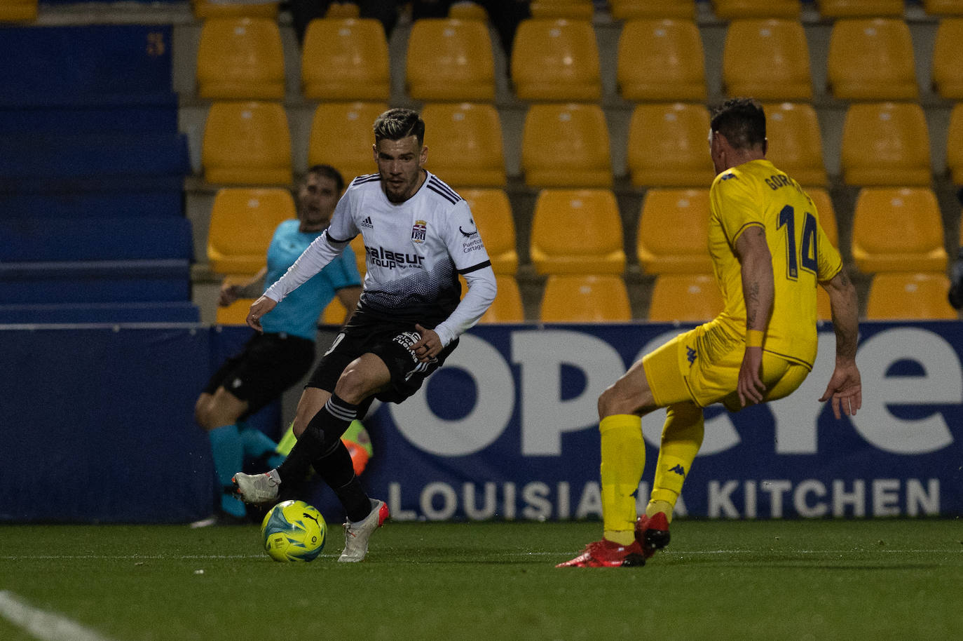 Fotos: El Cartagena también tropieza en el campo del colista