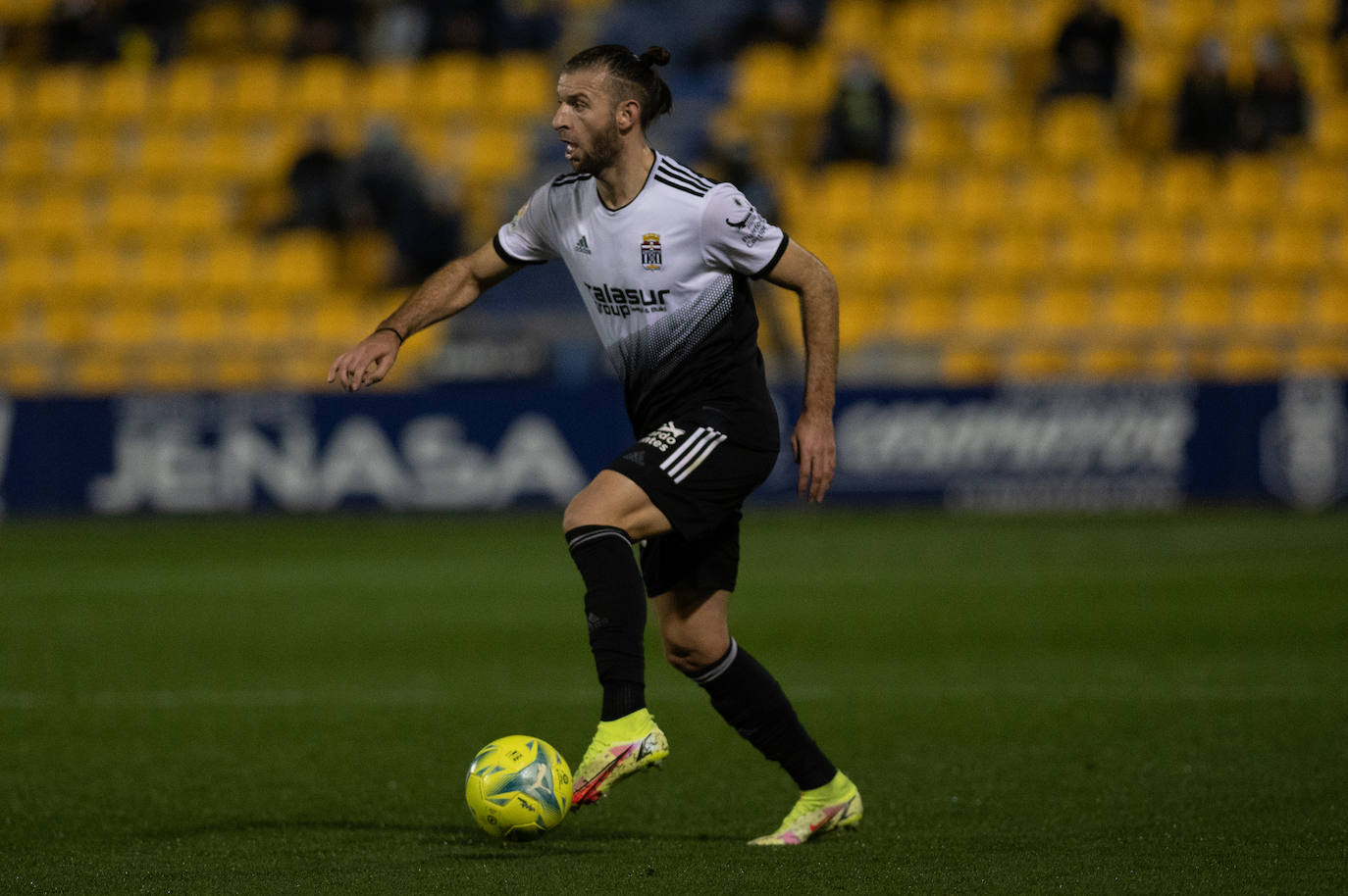 Fotos: El Cartagena también tropieza en el campo del colista