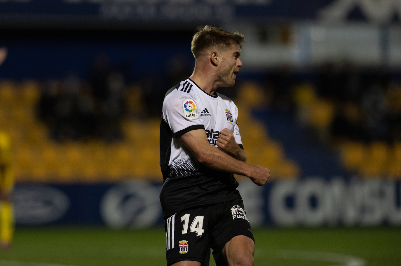 Fotos: El Cartagena también tropieza en el campo del colista