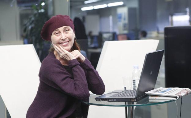 Verónica Forqué durante su visita en 2013 a LA VERDAD para charlar con los lectores por videochat. 