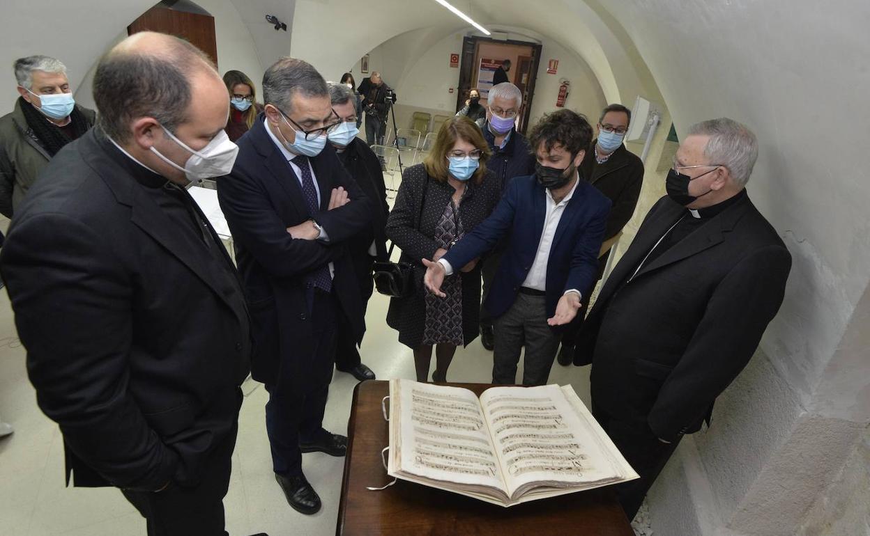 Presentación del concierto conmemorativo para celebrar el 500 aniversario del inicio de construcción de la torre de la Catedral. 