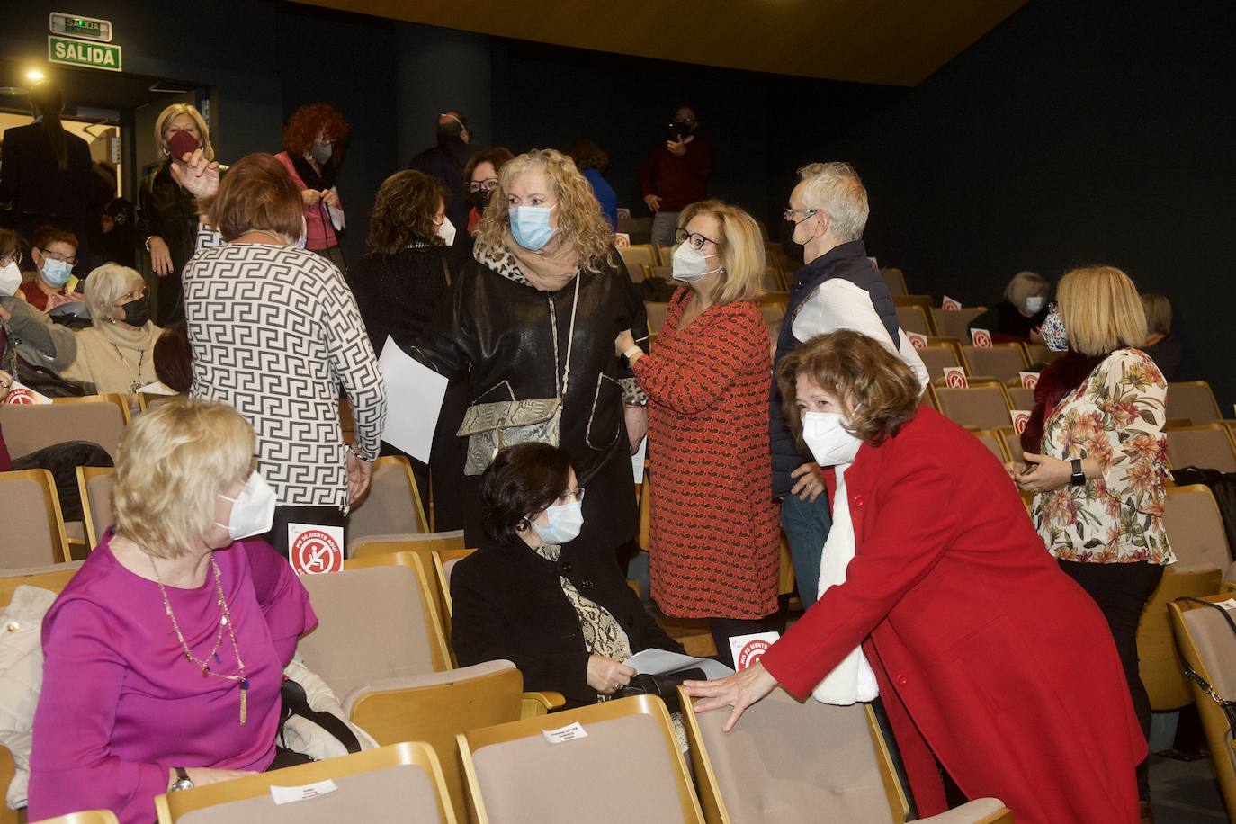 Fotos: Juan José Pedreño agradece a los profesionales jubilados en 2020 y 2021 su labor en el área de salud I de la Arrixaca