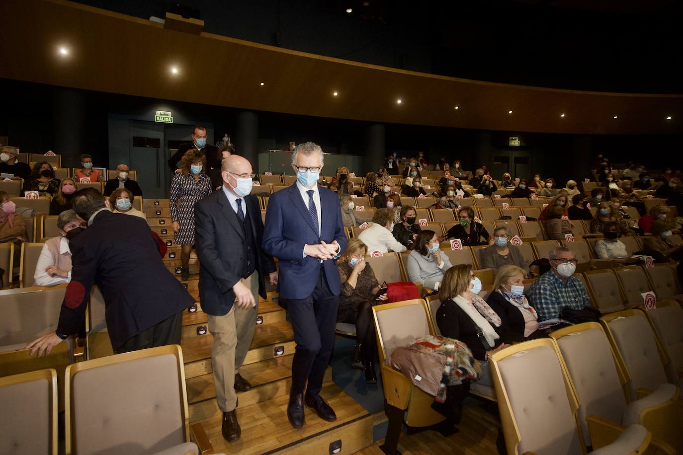 Fotos: Juan José Pedreño agradece a los profesionales jubilados en 2020 y 2021 su labor en el área de salud I de la Arrixaca