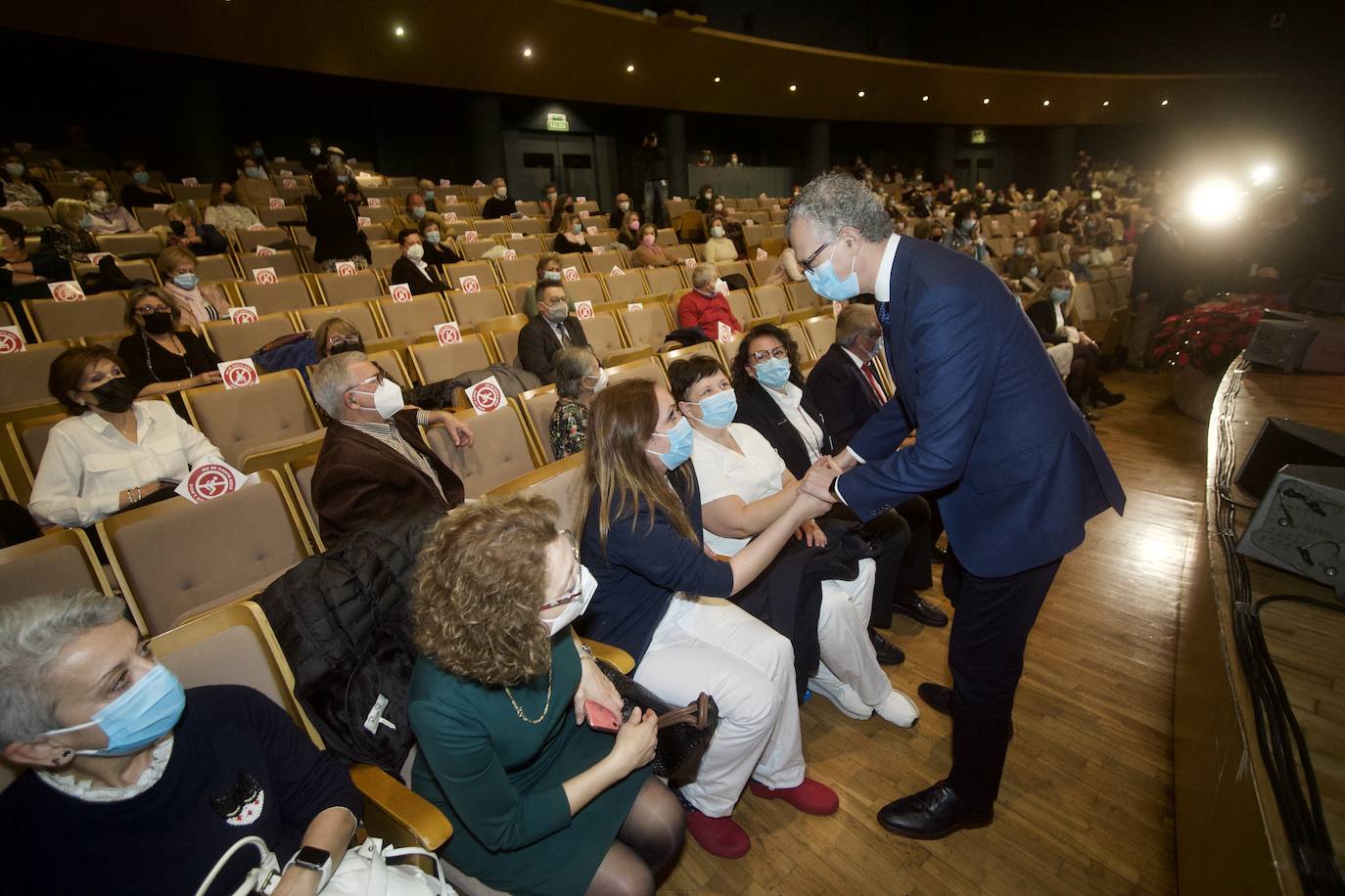 Fotos: Juan José Pedreño agradece a los profesionales jubilados en 2020 y 2021 su labor en el área de salud I de la Arrixaca