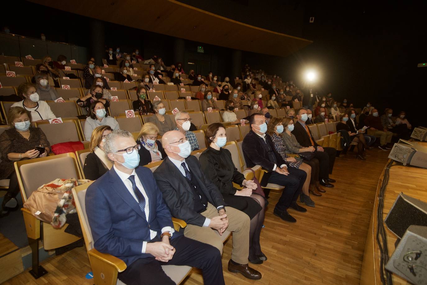 Fotos: Juan José Pedreño agradece a los profesionales jubilados en 2020 y 2021 su labor en el área de salud I de la Arrixaca