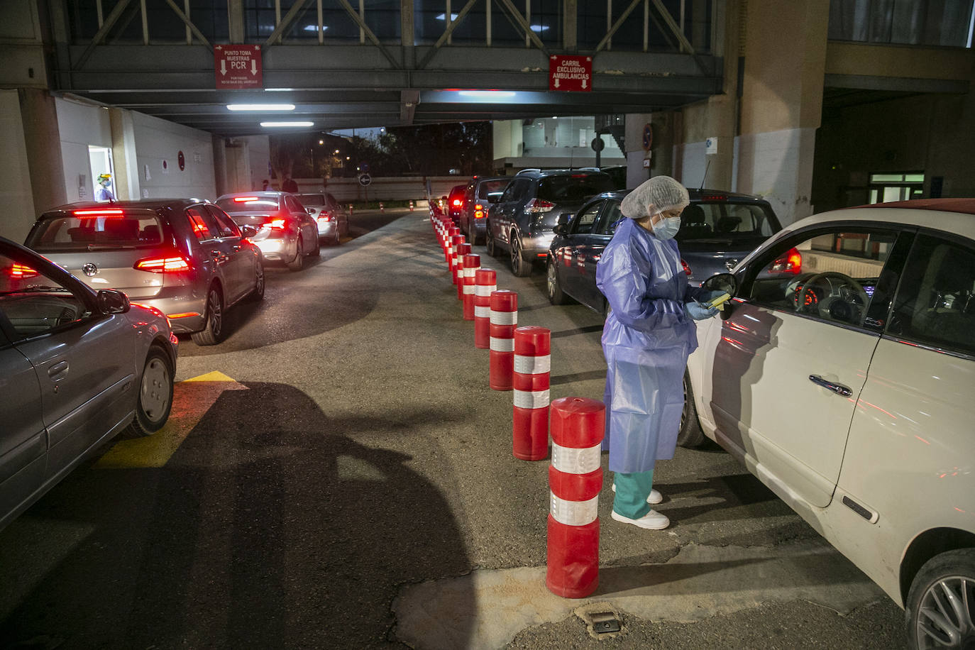 Fotos: Colas para las pruebas PCR en Cartagena