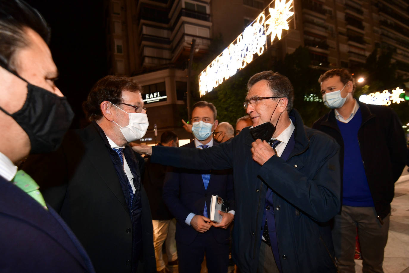 Fotos: Mariano Rajoy firma &#039;Política para adultos&#039; en Murcia