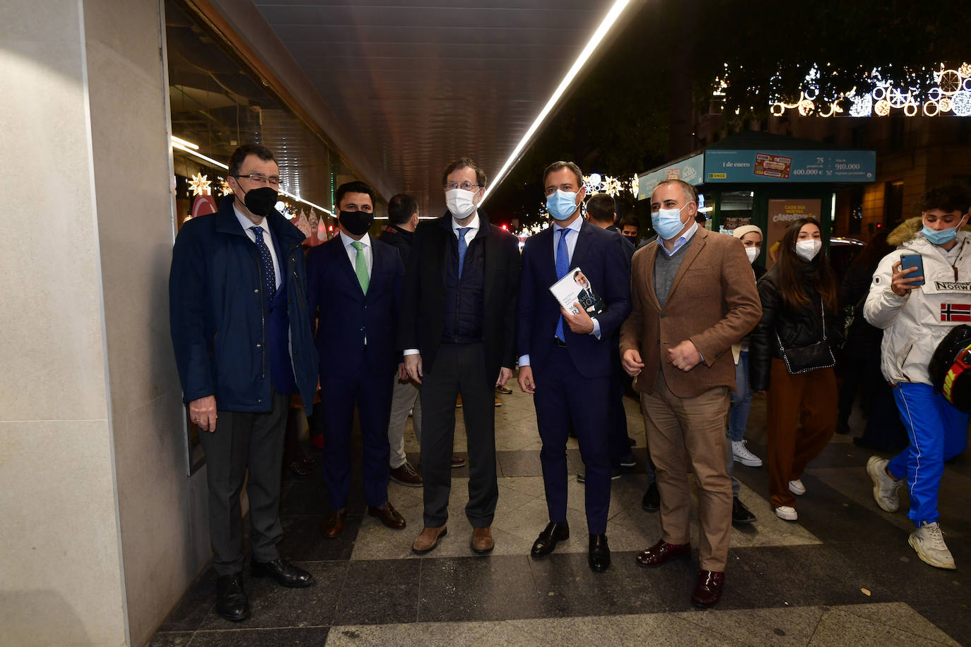 Fotos: Mariano Rajoy firma &#039;Política para adultos&#039; en Murcia