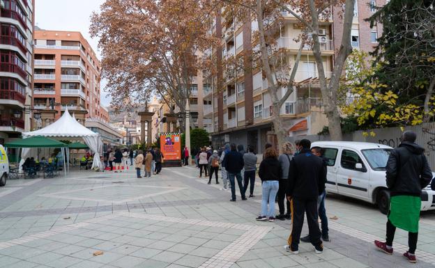 Más de 350 vacunados en el punto móvil instalado en Lorca