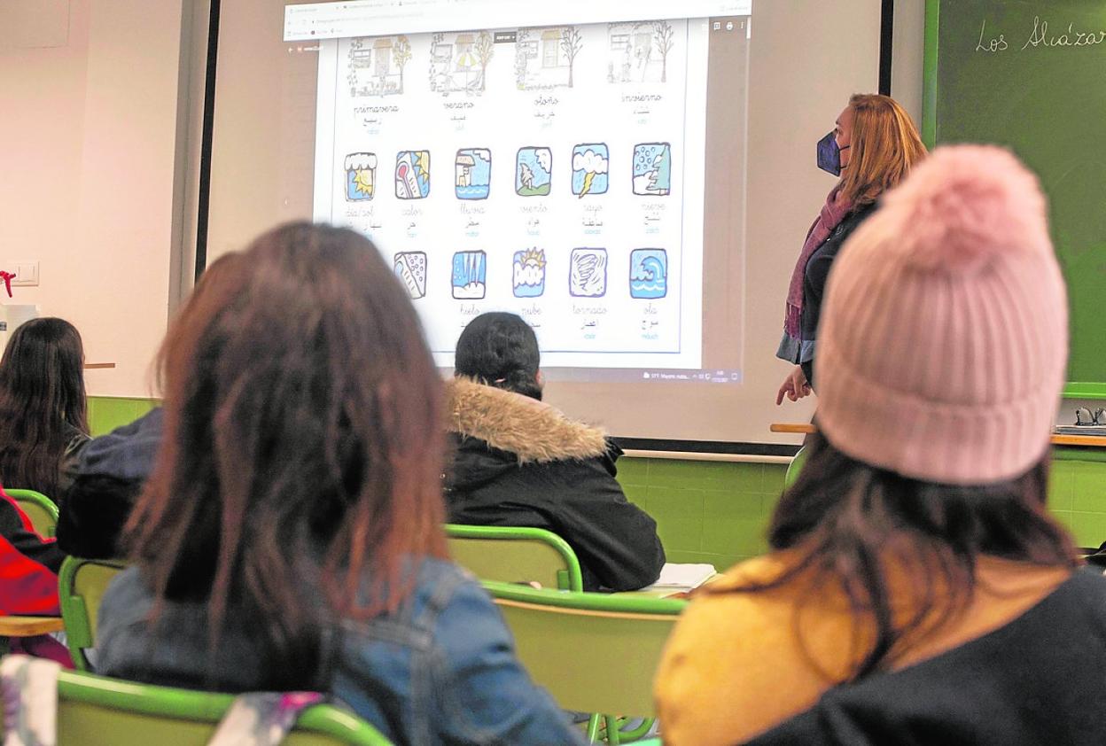 Alumnos del Aula de Acogida del IES Antonio Menárguez Costa de Los Alcázares. 