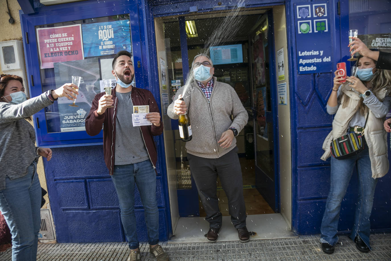 Fotos: La administración El Popeye de Los Dolores de Cartagena reparte 6,9 millones con un quinto premio