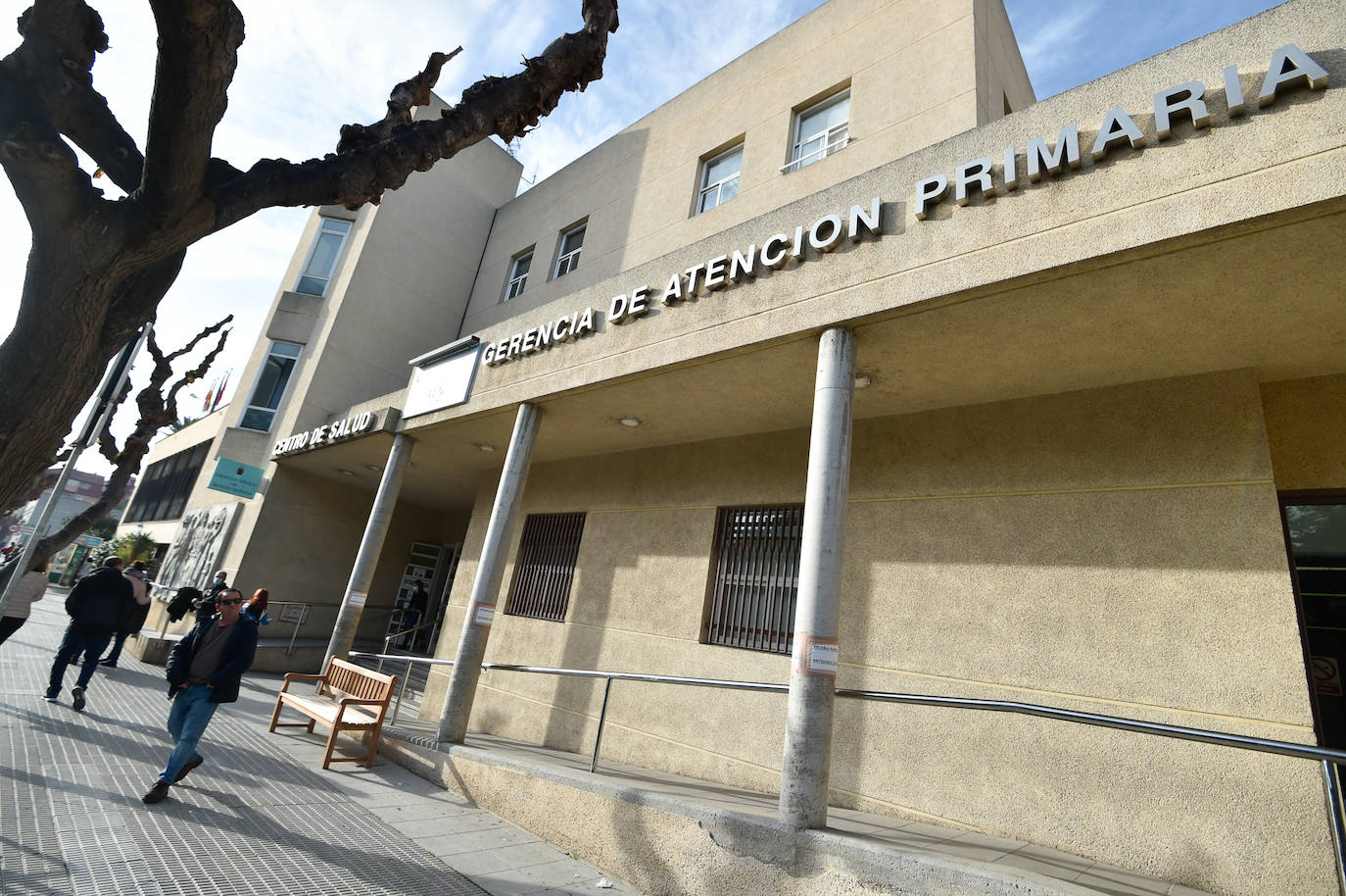 Fotos: Colas en los centros de salud de Murcia