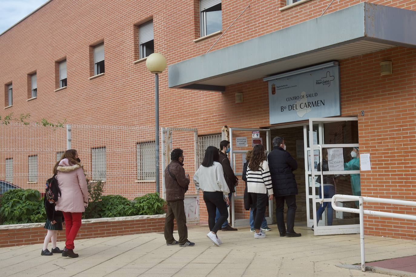 Fotos: Colas en los centros de salud de Murcia
