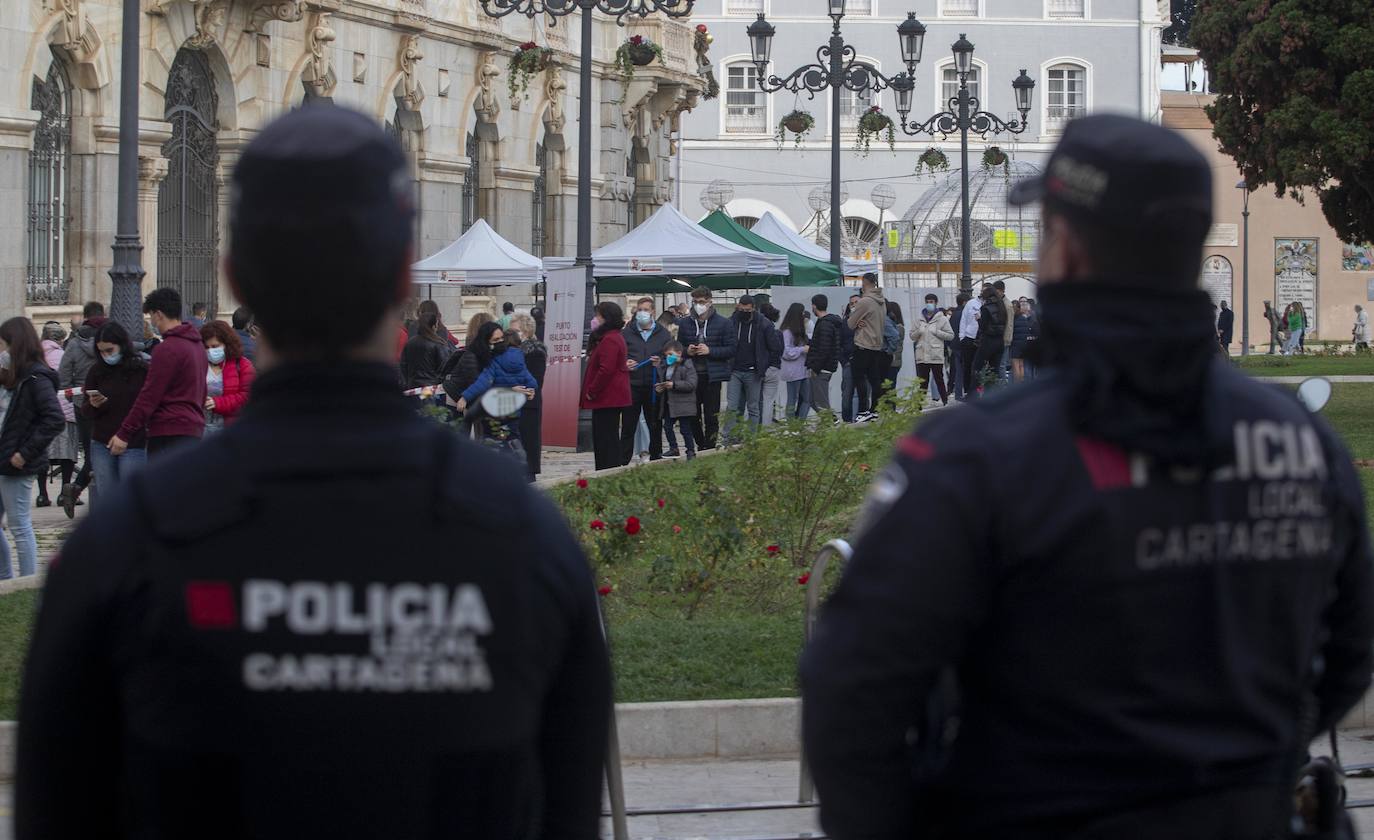 Fotos: Colas en Cartagena para hacerse un test de antígenos antes de Nochebuena