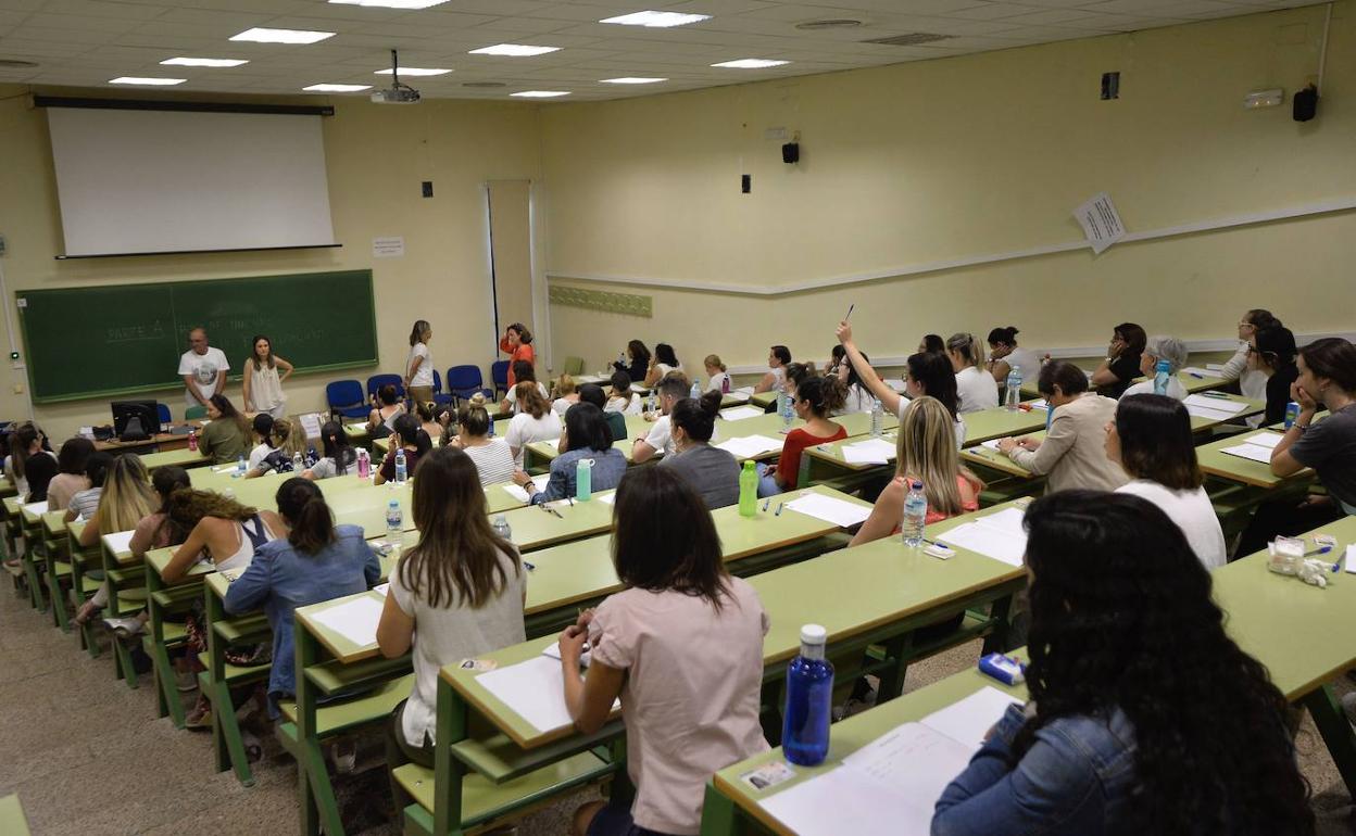 Examen de oposiciones en Murcia, en una foto de archivo.