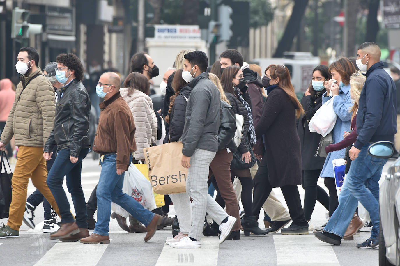 Fotos: Las mascarillas vuelven a las calles de la Región de Murcia por Navidad