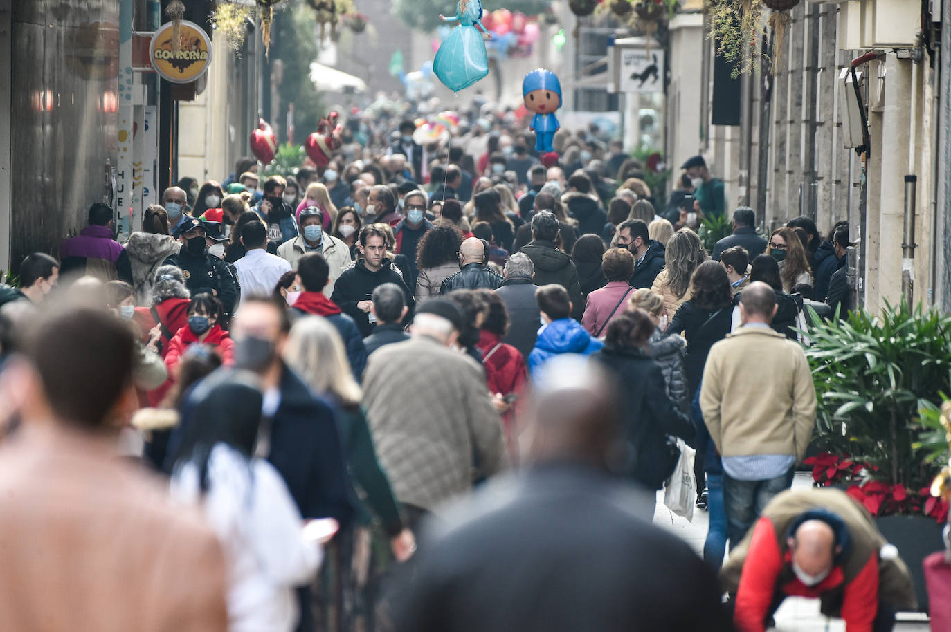 Fotos: Las mascarillas vuelven a las calles de la Región de Murcia por Navidad
