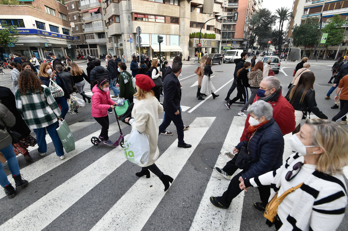 Fotos: Las mascarillas vuelven a las calles de la Región de Murcia por Navidad