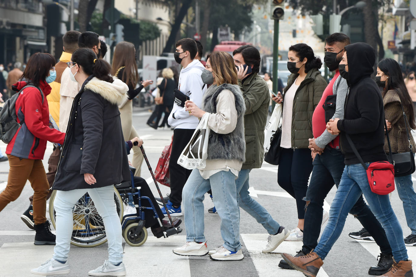 Fotos: Las mascarillas vuelven a las calles de la Región de Murcia por Navidad