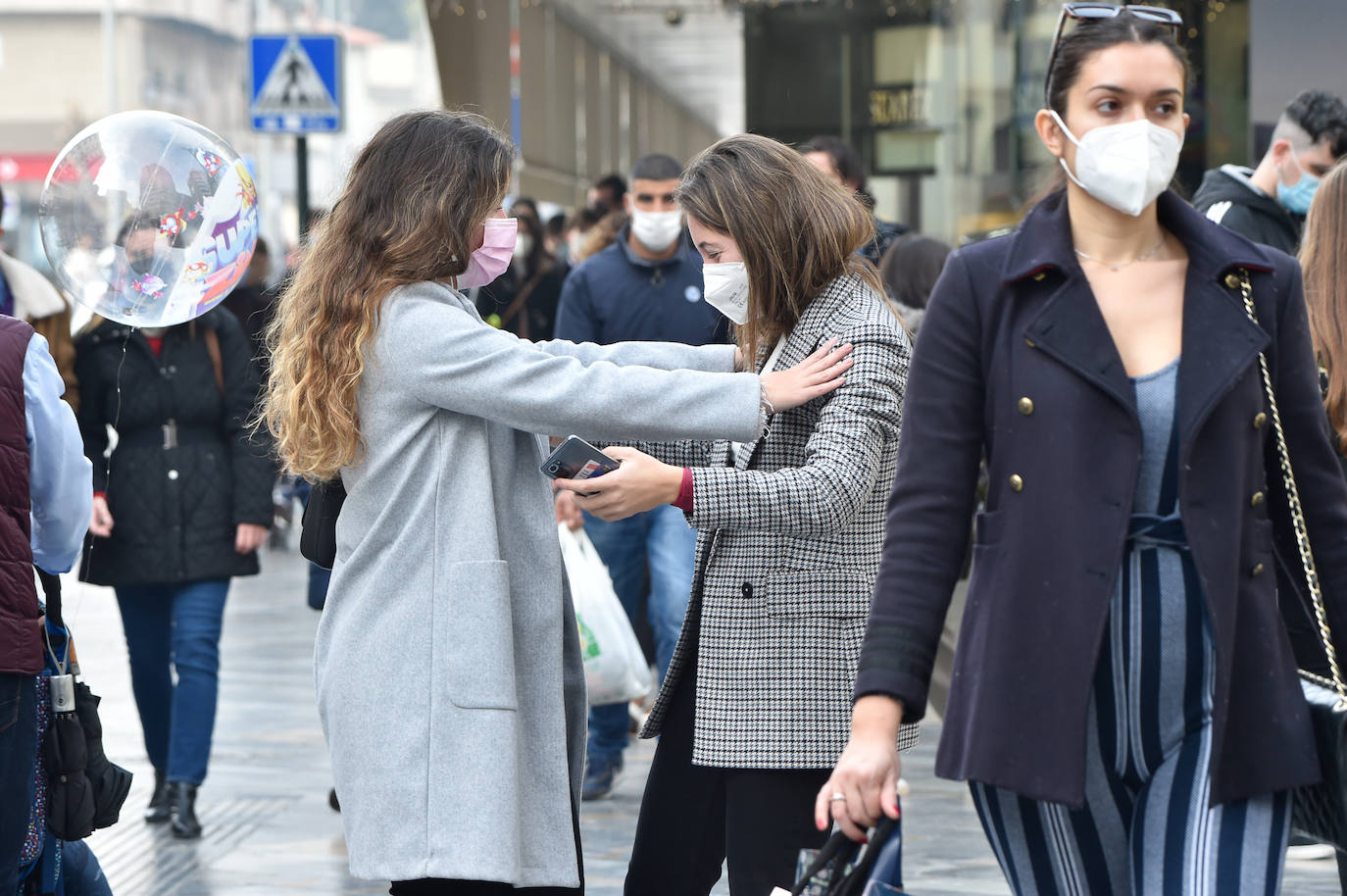 Fotos: Las mascarillas vuelven a las calles de la Región de Murcia por Navidad