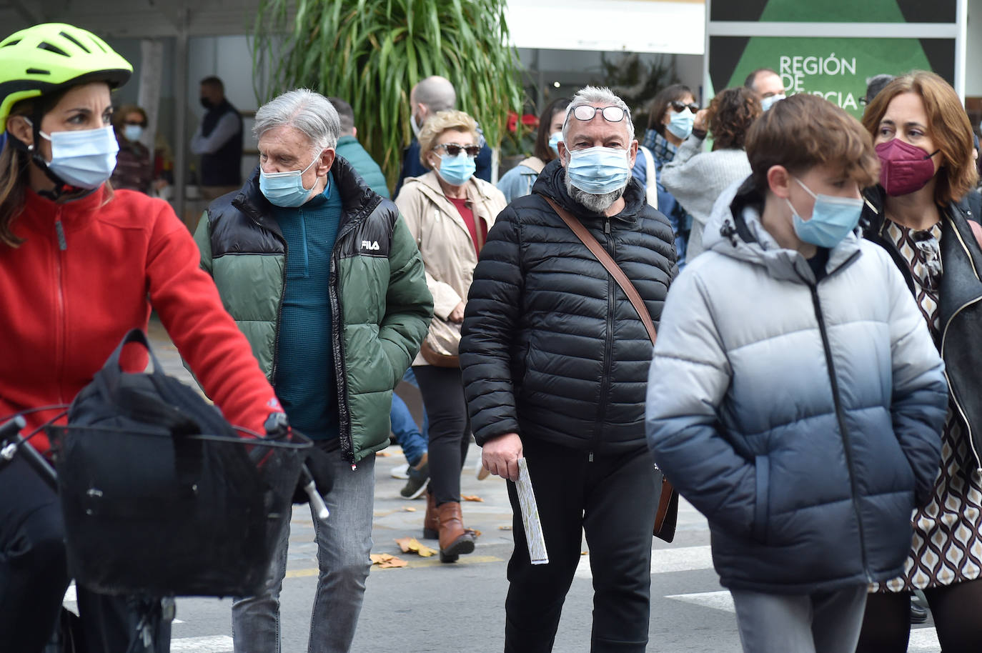 Fotos: Las mascarillas vuelven a las calles de la Región de Murcia por Navidad