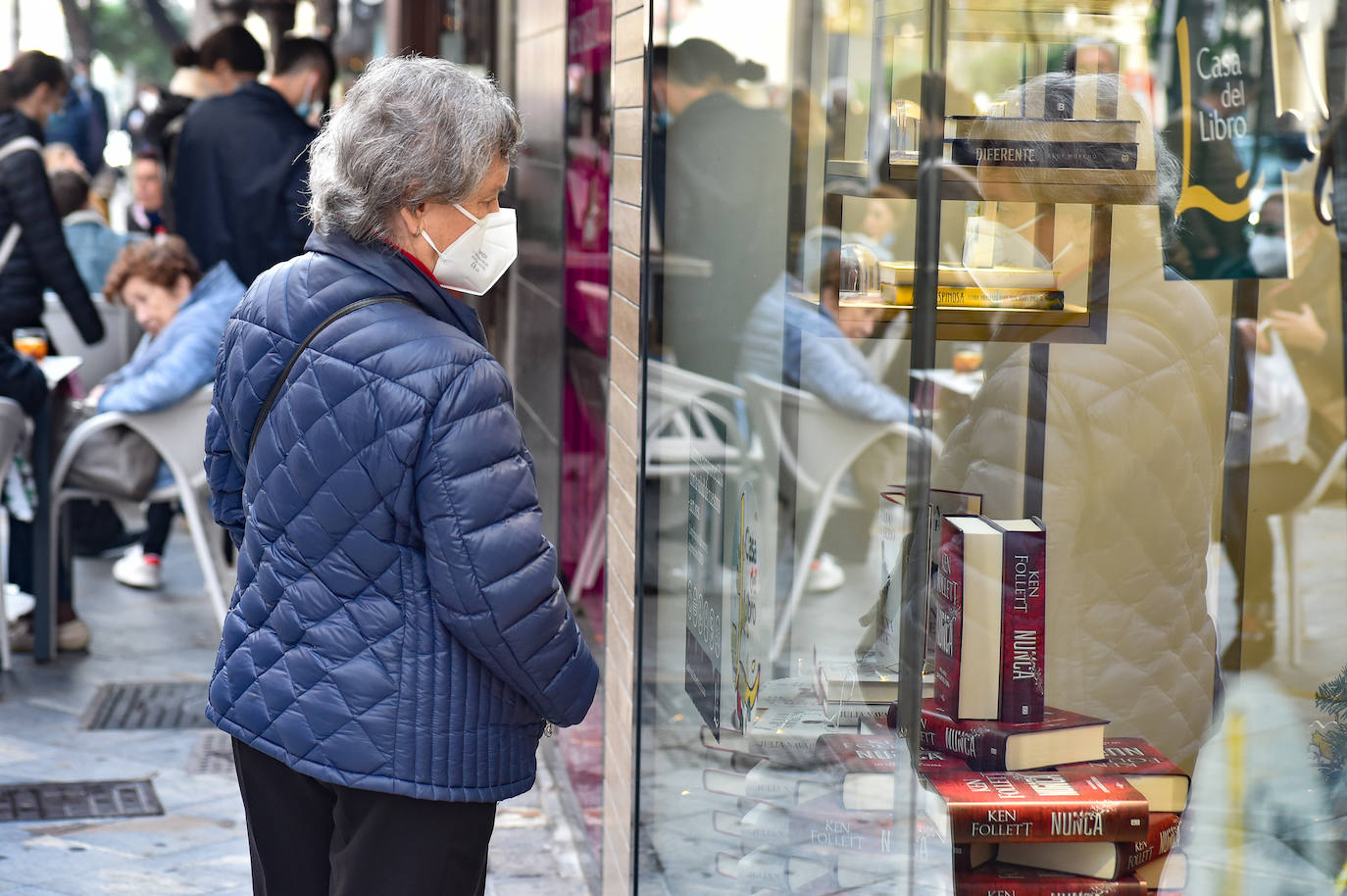 Fotos: Las mascarillas vuelven a las calles de la Región de Murcia por Navidad