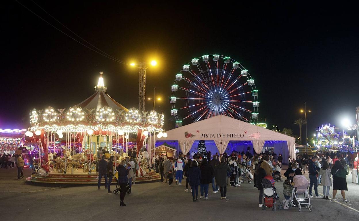 Visitantes en el parque temático Reino Mágico de Murcia. 