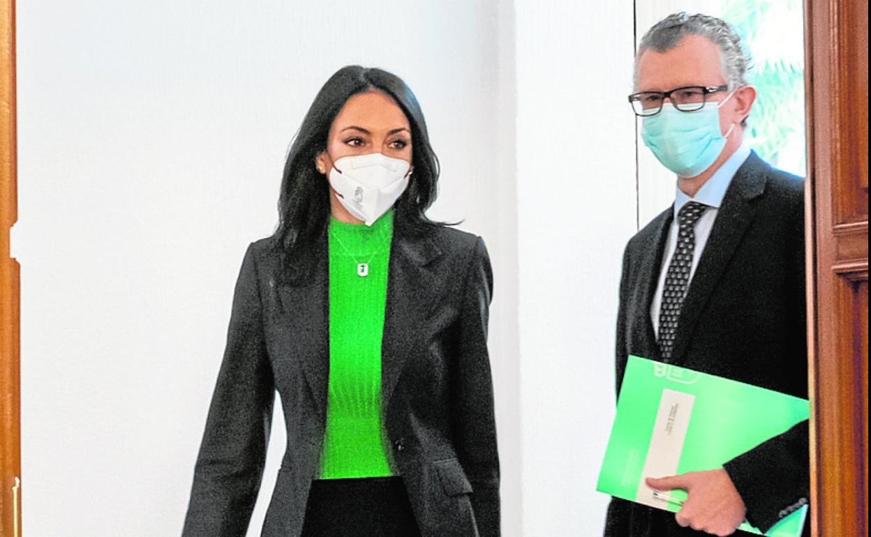 Los consejeros Valle Miguélez y Juan José Pedreño. 