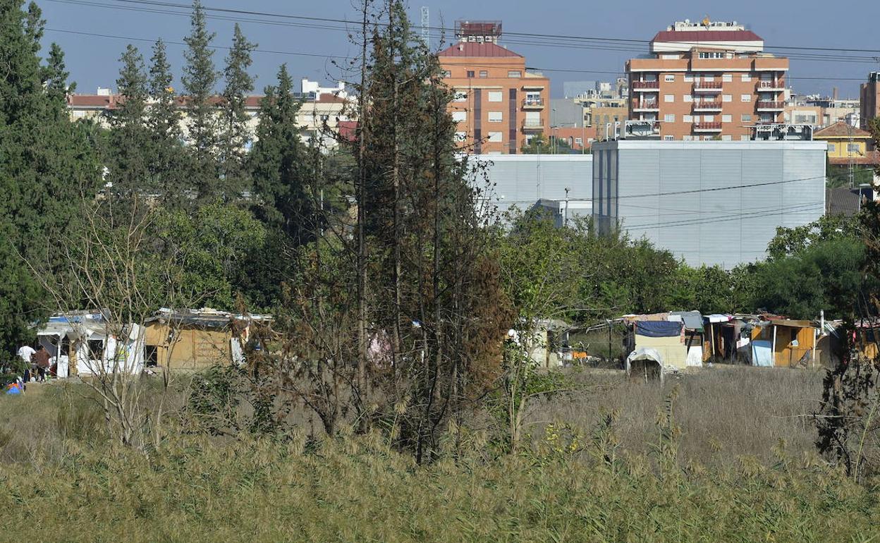 Poblado de chabolas en Patiño.