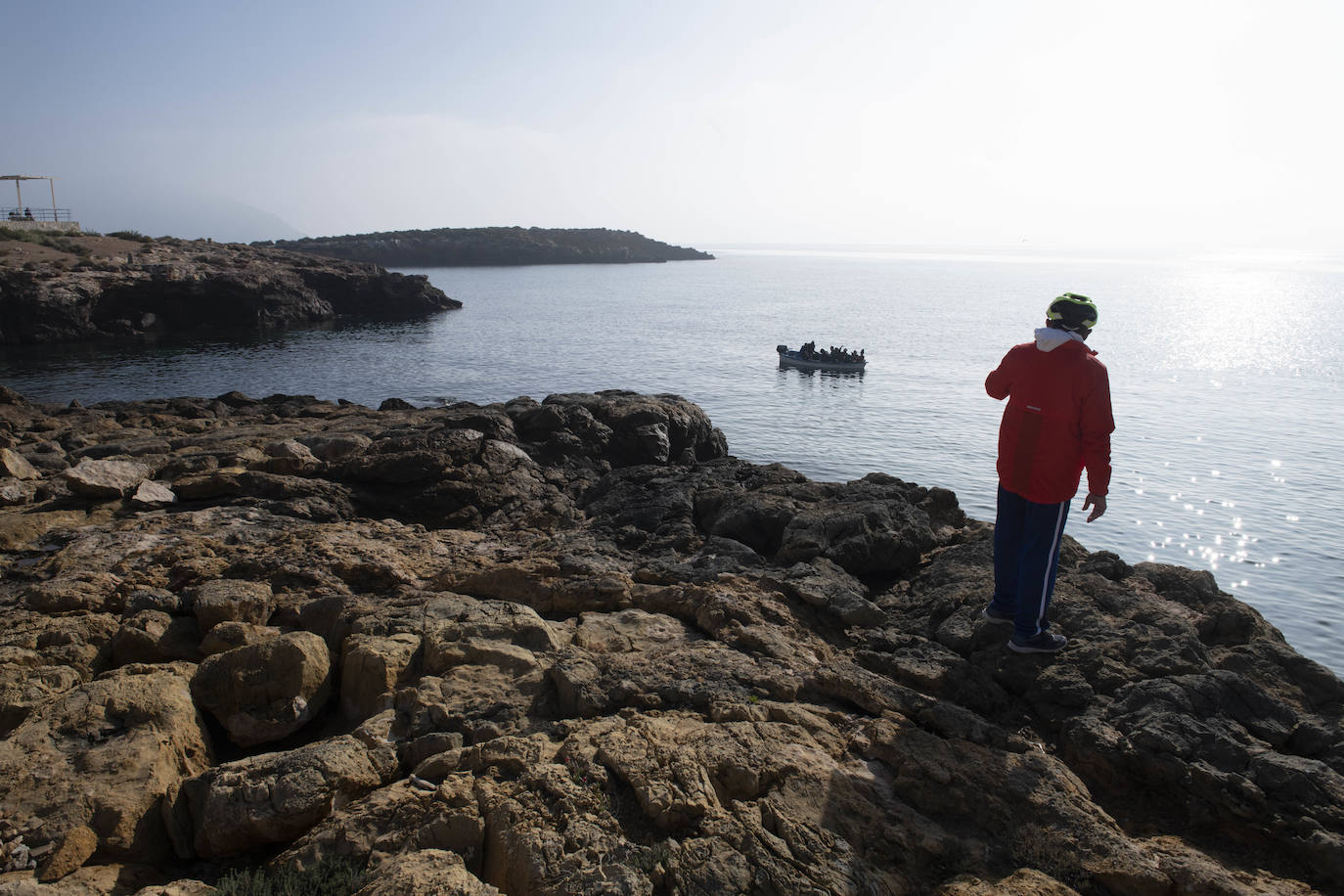 Fotos: Una patera con diez personas a bordo llega a Isla Plana, en Cartagena