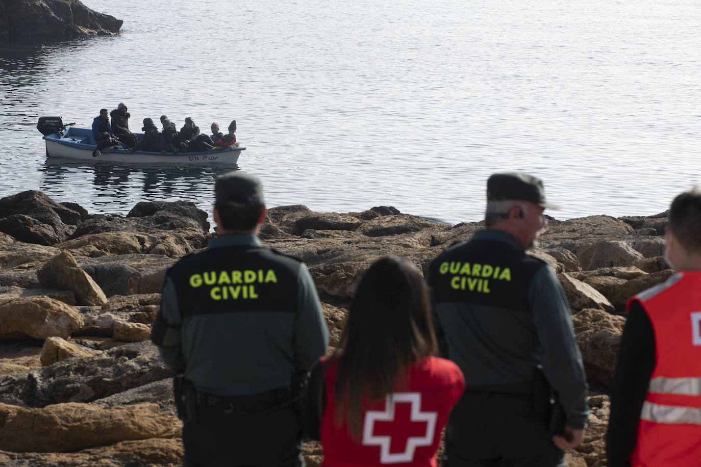 Fotos: Una patera con diez personas a bordo llega a Isla Plana, en Cartagena