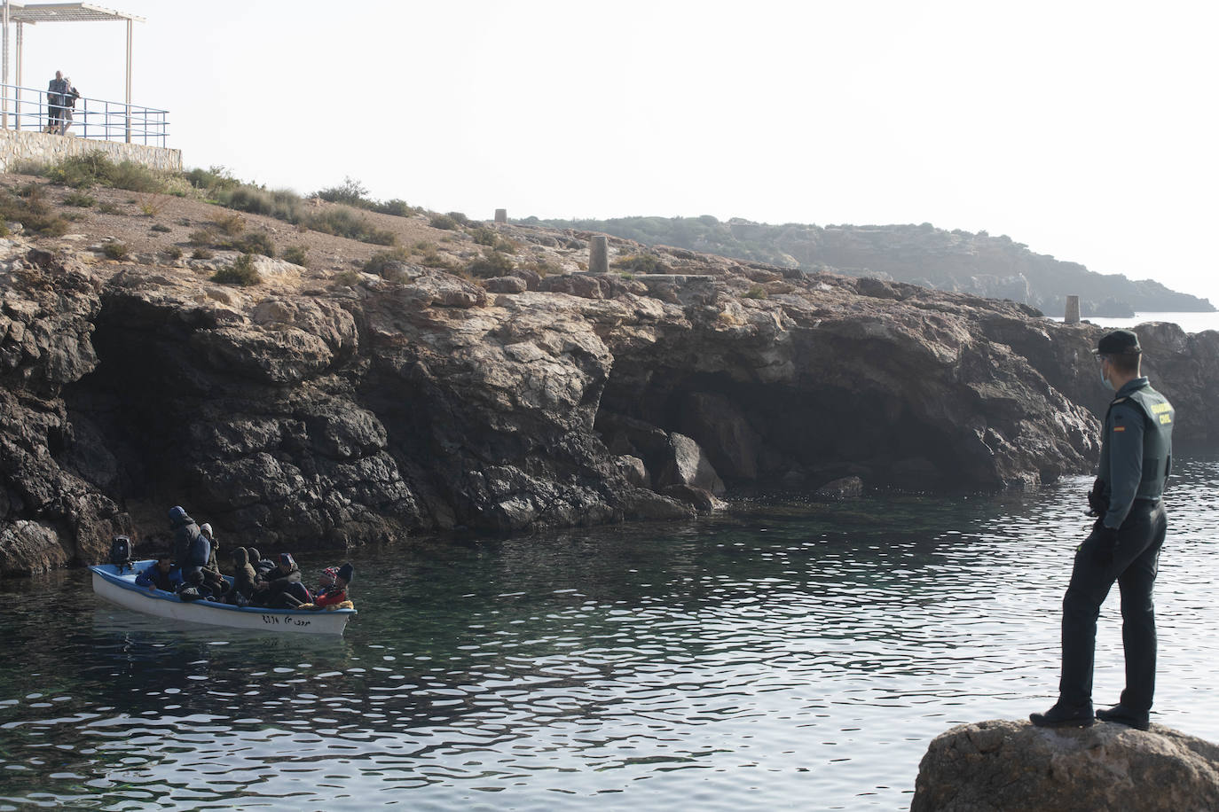 Fotos: Una patera con diez personas a bordo llega a Isla Plana, en Cartagena