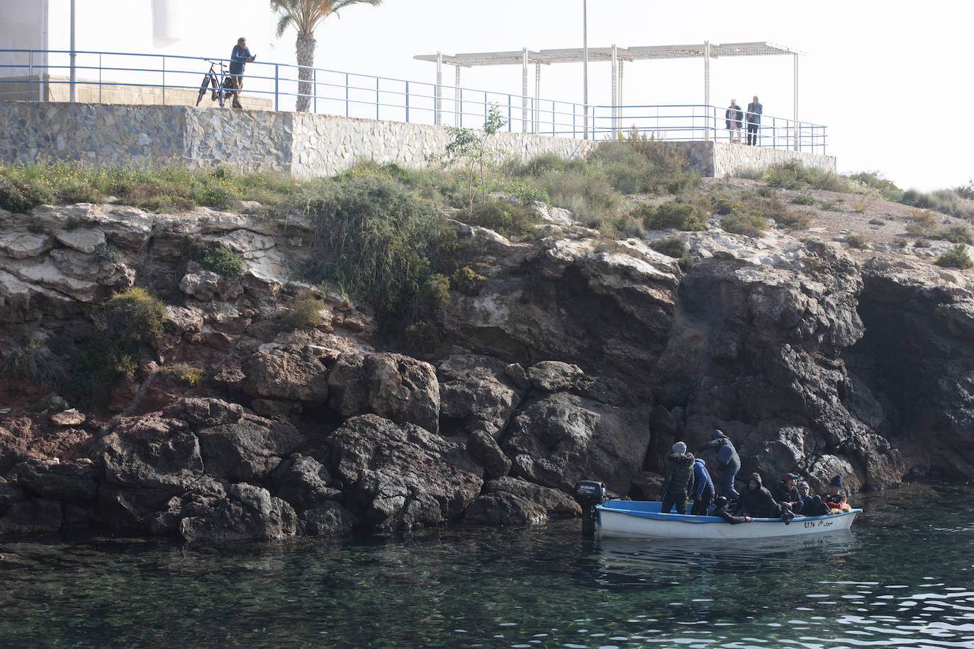 Fotos: Una patera con diez personas a bordo llega a Isla Plana, en Cartagena