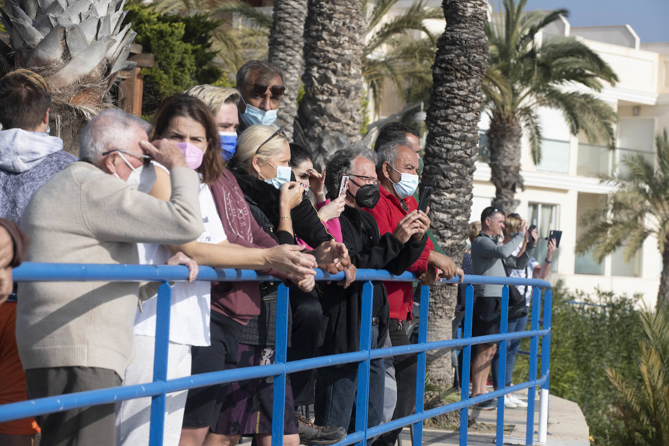 Fotos: Una patera con diez personas a bordo llega a Isla Plana, en Cartagena