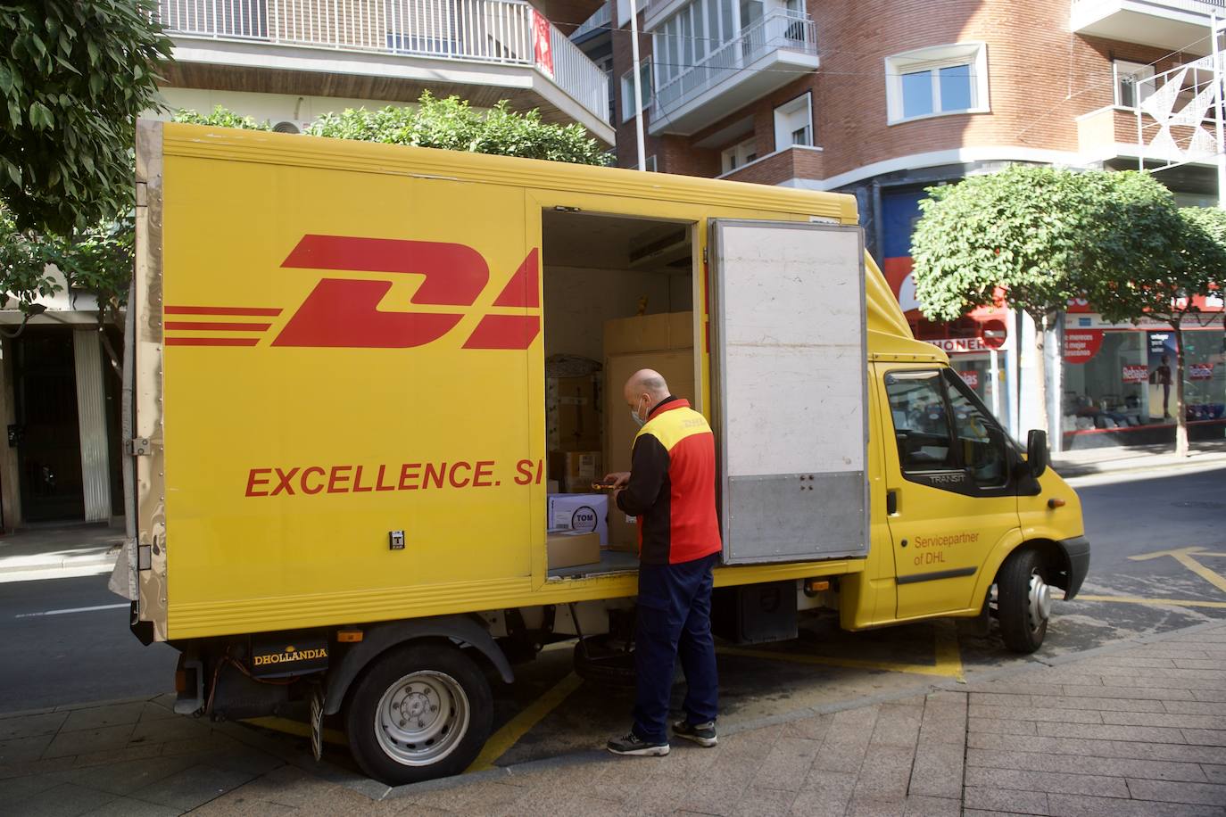 Fotos: Aumentan los repartidores durante el periodo de rebajas