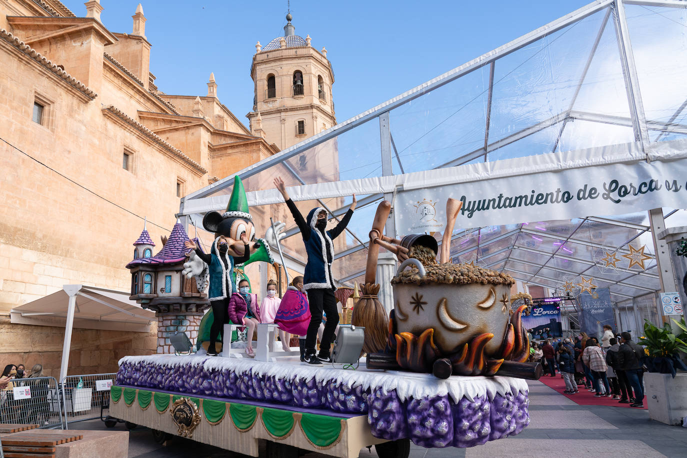 Fotos: Cabalgata de los Reyes Magos estática en la plaza de España de Lorca