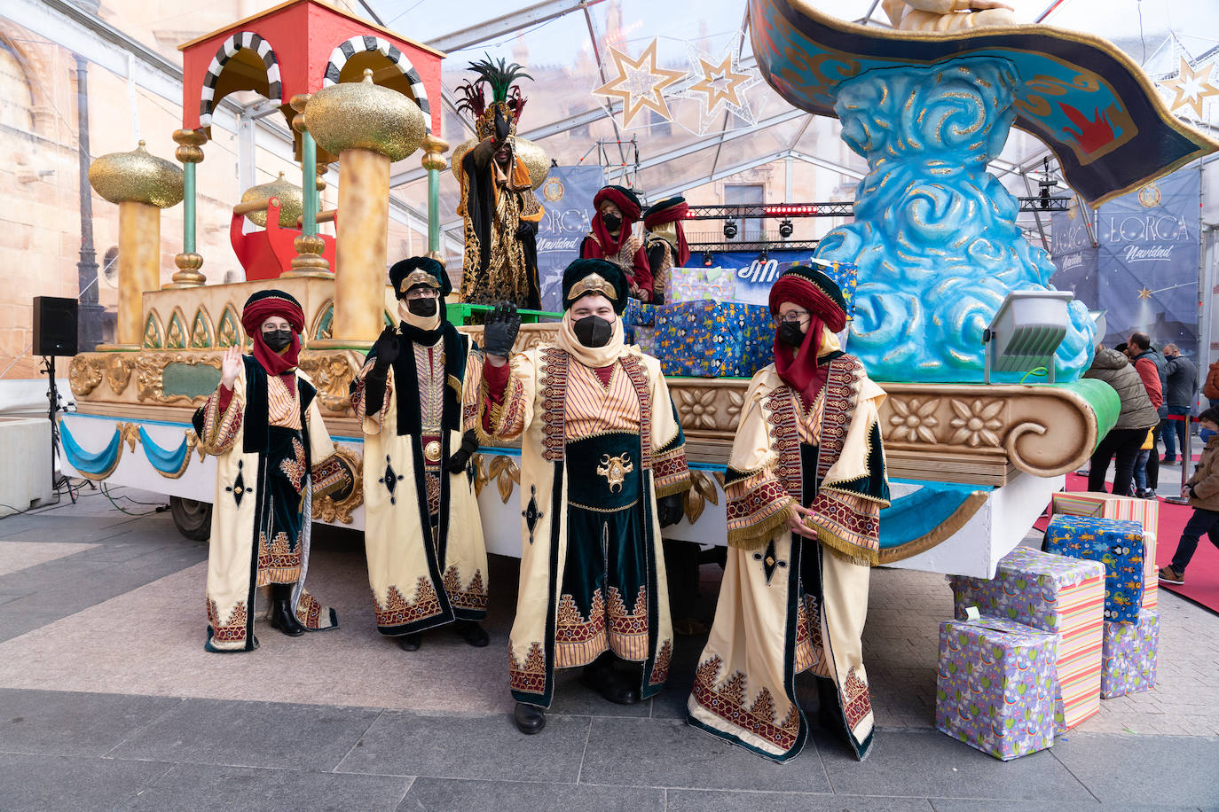 Fotos: Cabalgata de los Reyes Magos estática en la plaza de España de Lorca