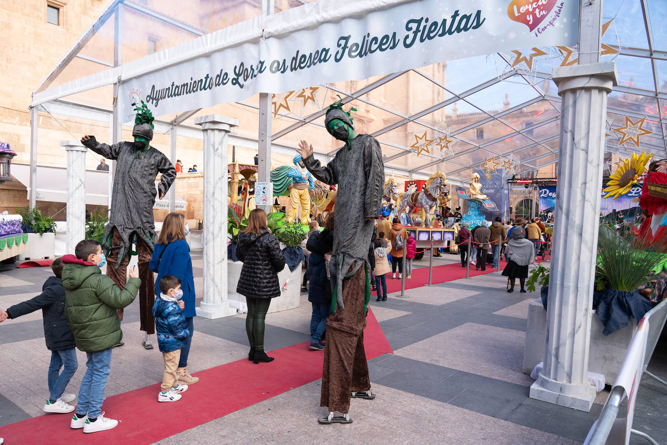 Fotos: Cabalgata de los Reyes Magos estática en la plaza de España de Lorca