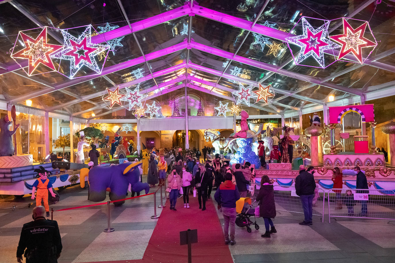 Fotos: Cabalgata de los Reyes Magos estática en la plaza de España de Lorca