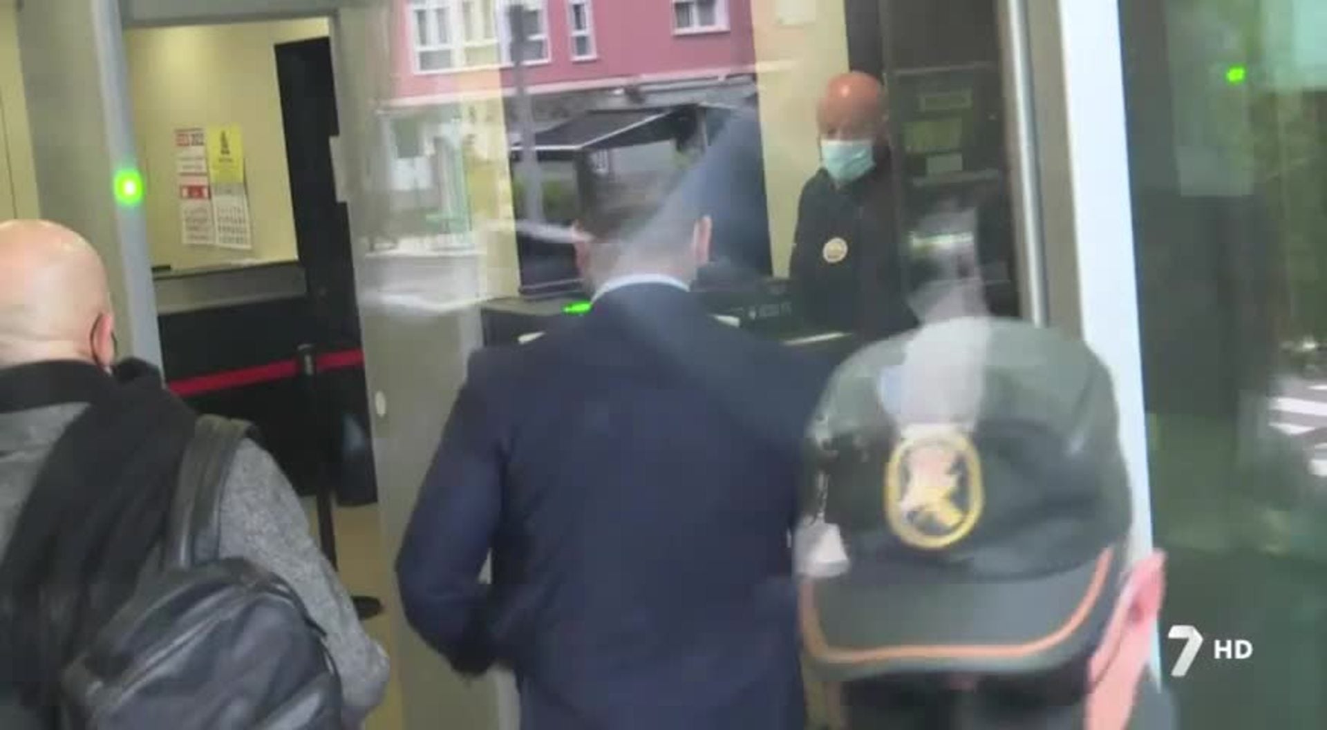 El cirujano que operó a la mujer que falleció tras una lipoescultura se presenta a declarar en Cartagena tras la orden de detención