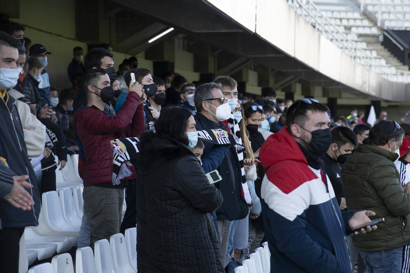 Fotos: Medio millar de fieles arropan al Cartagena en el último entrenamiento