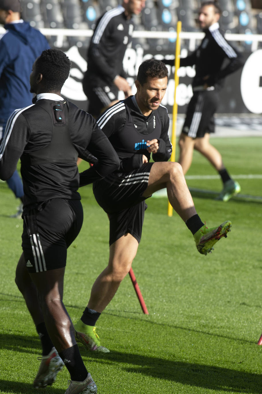 Fotos: Medio millar de fieles arropan al Cartagena en el último entrenamiento