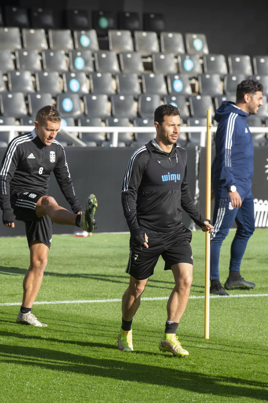 Fotos: Medio millar de fieles arropan al Cartagena en el último entrenamiento