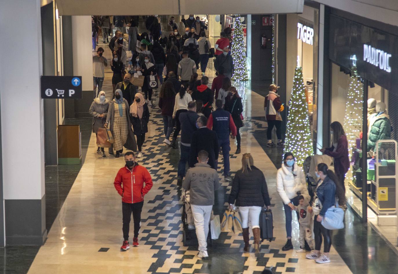 Fotos: Las rebajas y los Reyes animan las ventas en Cartagena